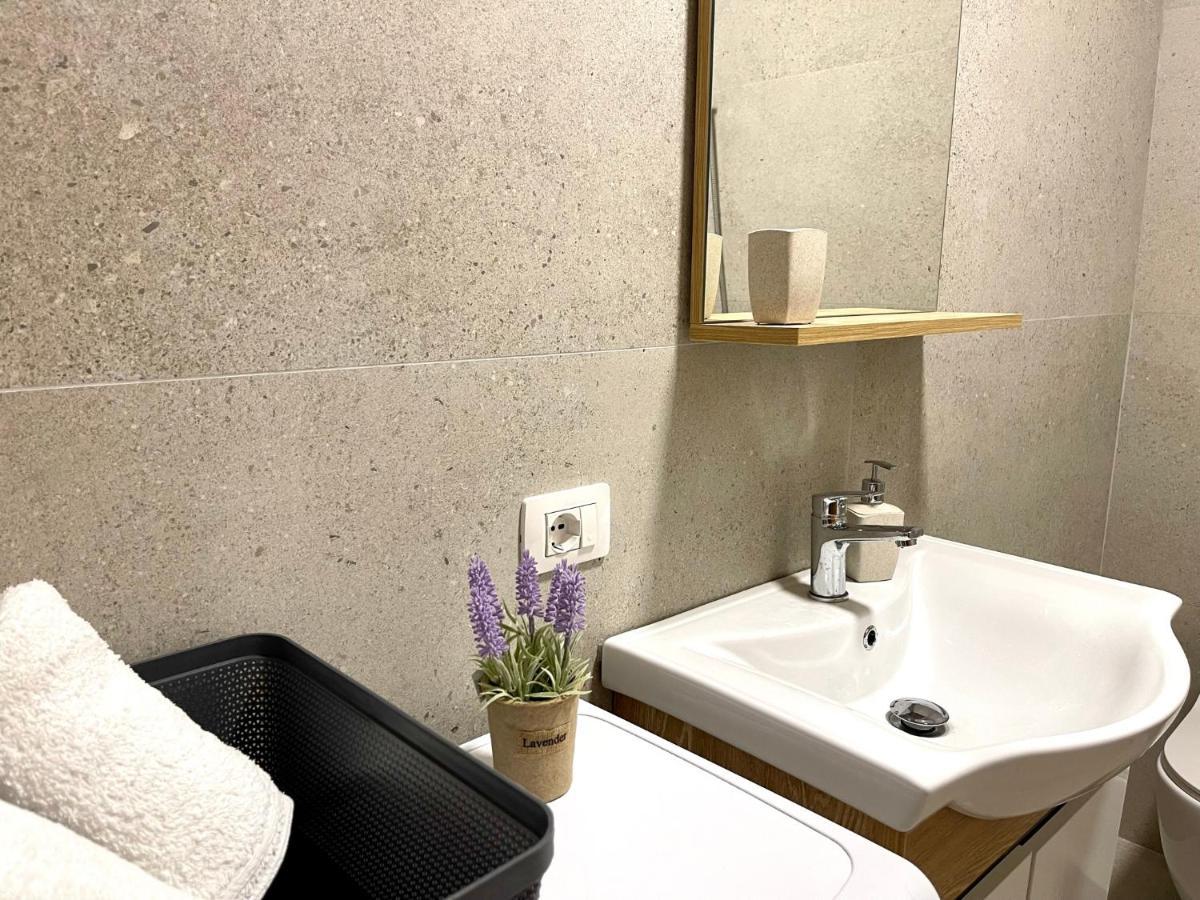 Sol Lux Studio Apartments 1St Floor Dıraç Dış mekan fotoğraf